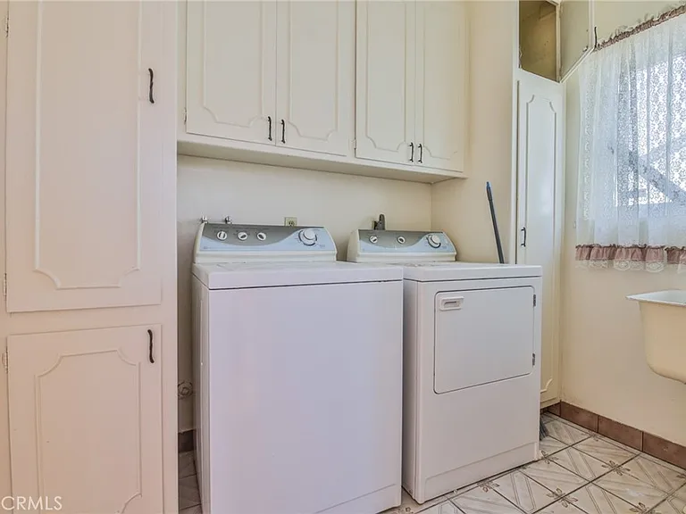 3744 Pine Ave — Photo 10