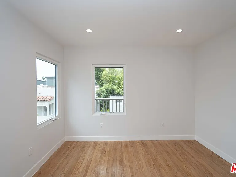 1365 1/2 Maltman Ave — Photo 16