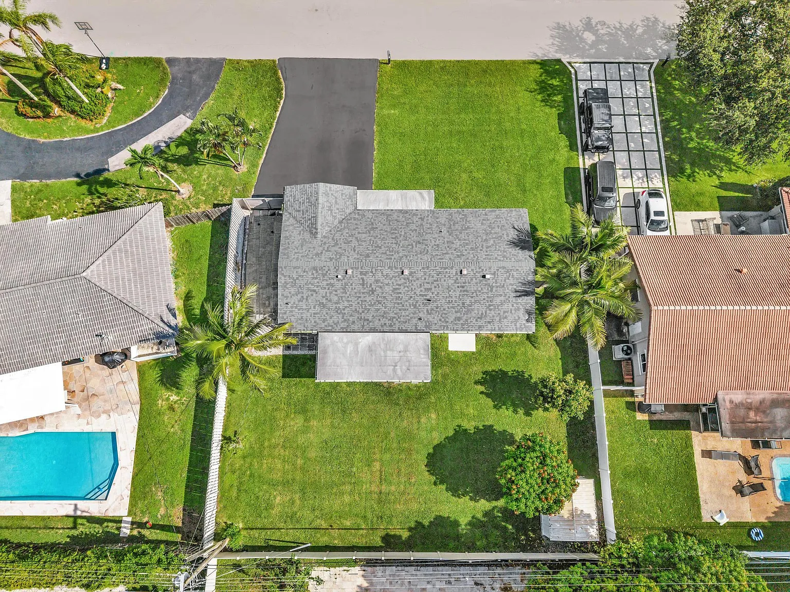 4 bed, 2.0 bath, 1422 sqft, $5,300 — Photo 3