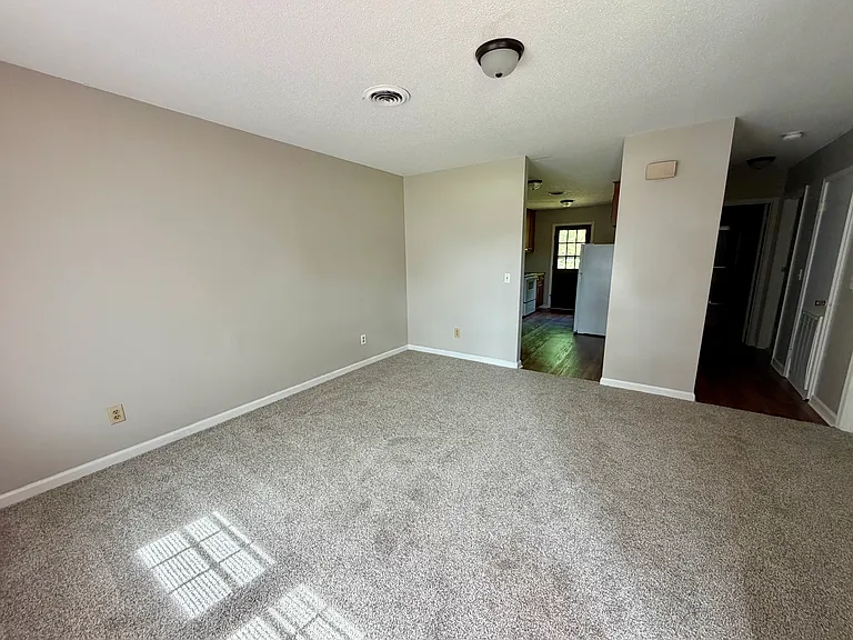 180 S Carrie St — Photo 2