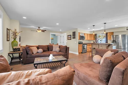 880 S Fairmont Loop Photo 1