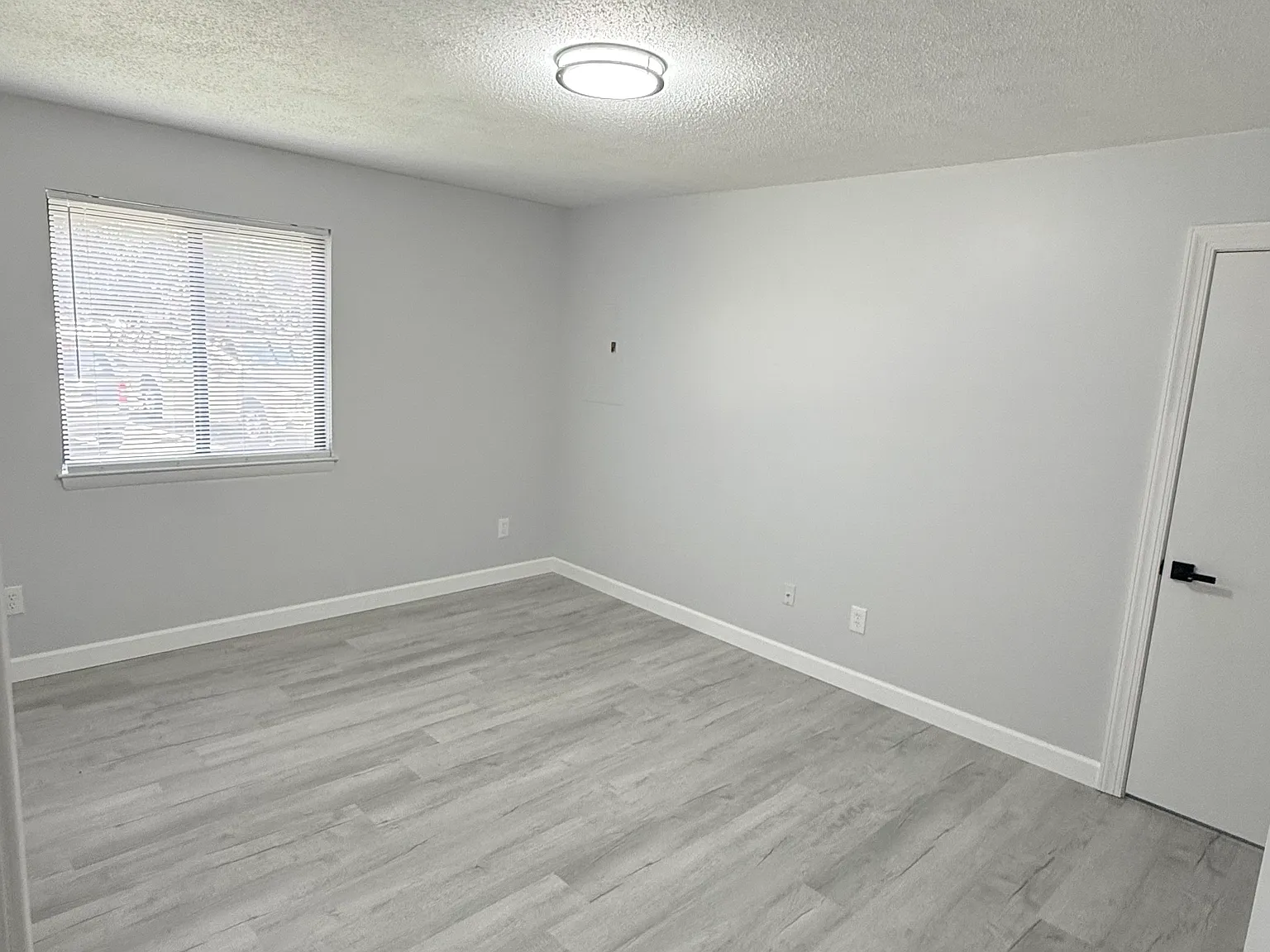 569 Ayrshire Way — Photo 4