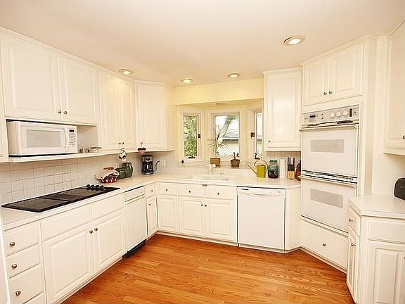 Another view of kitchen