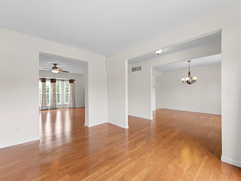 34 Bonhomme Richard Ct — Photo 5