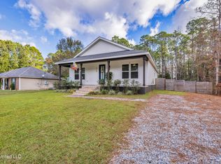 1116 Oak St, Ocean Springs, MS 39564