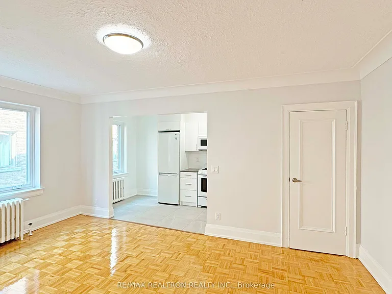 394 Avenue Rd #406 — Photo 5
