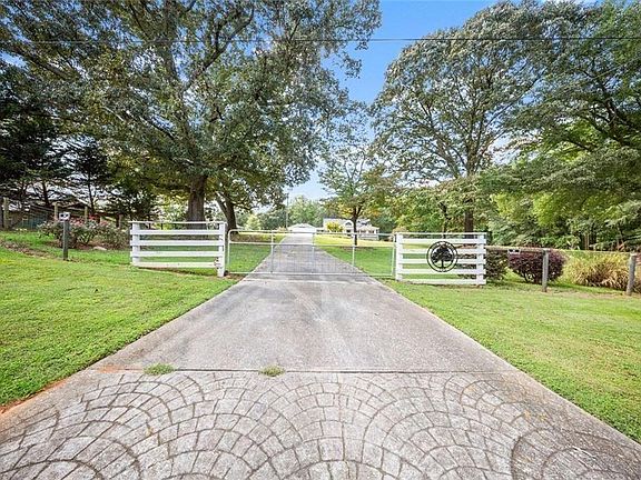 3rd image of 195 Sims Farm Way