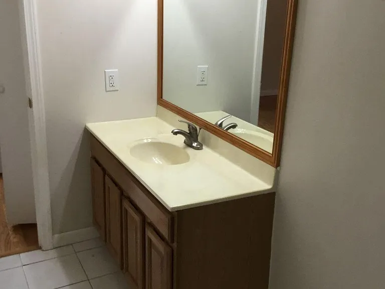 1025 W 19th 16c St #16C — Photo 26