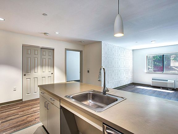 5th image of 110 Vose Ave #1
