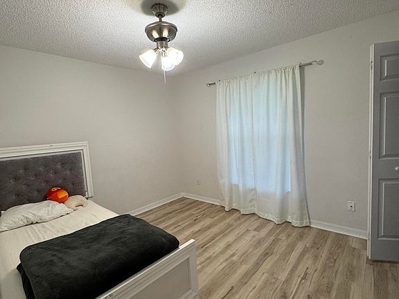 4th image of 1693 Arash Cir