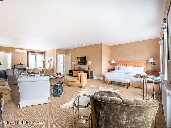 2nd image of 613 Warren St #2