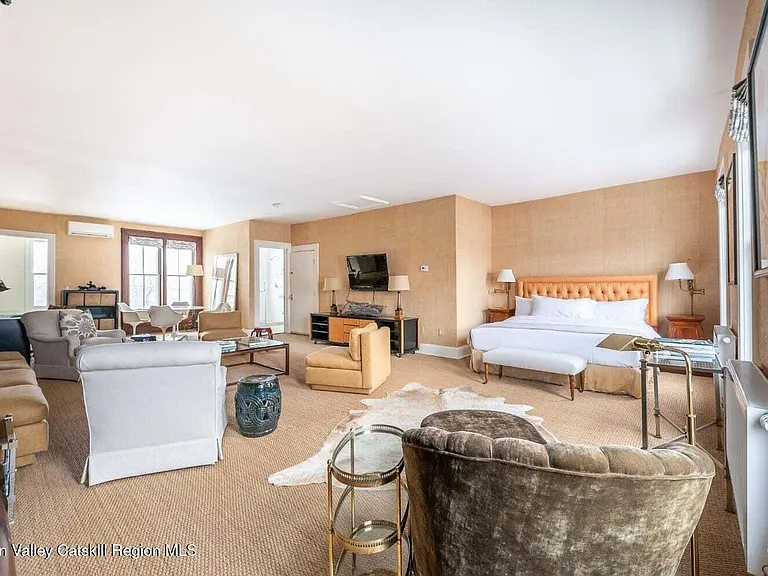 613 Warren St #2 — Photo 2