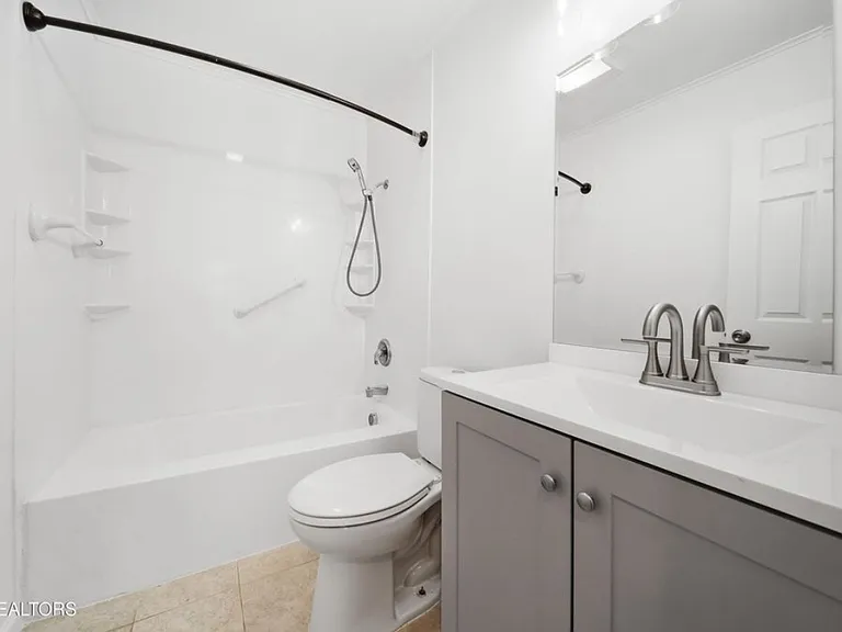 3958 Greenleaf Ave — Photo 9