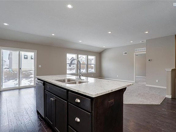 4th image of 113 SW Wind Garden Cir