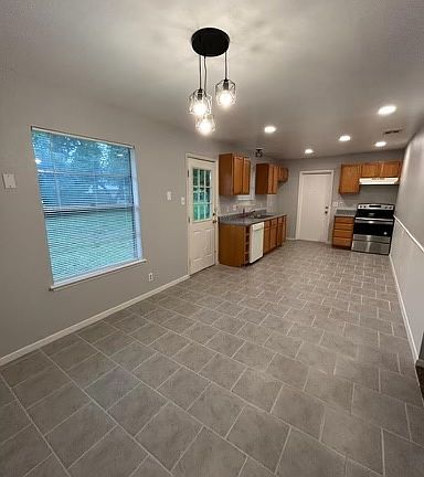 2nd image of 5866 Castle Lk
