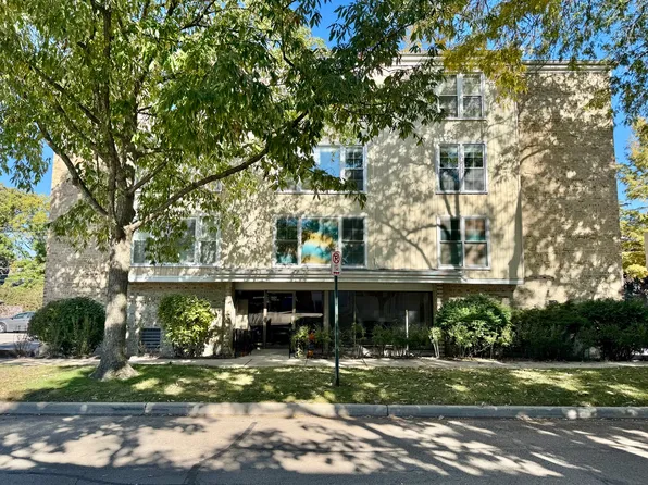601 Ridge Rd APT 303, Wilmette, IL 60091