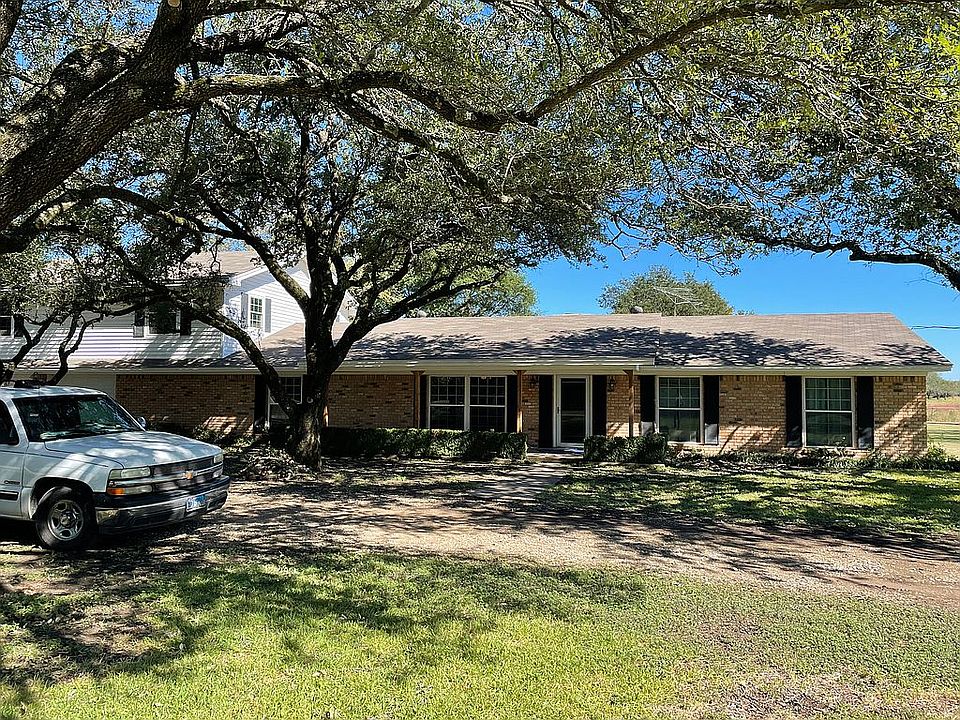 2nd image of 922 Meixner Rd