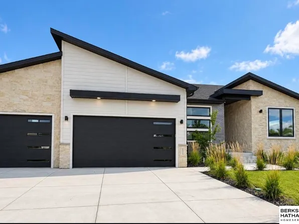3520 Tree Line Dr, Lincoln, NE 68516