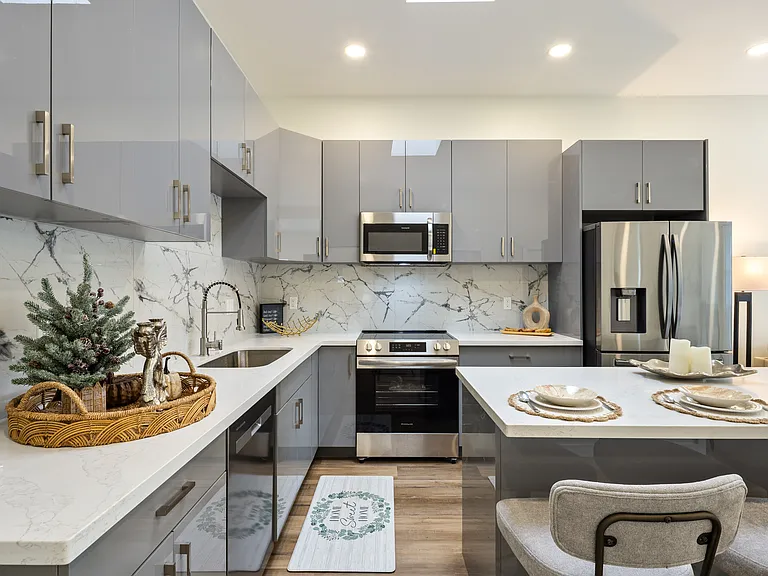 1307 Farrington St #A — Photo 8
