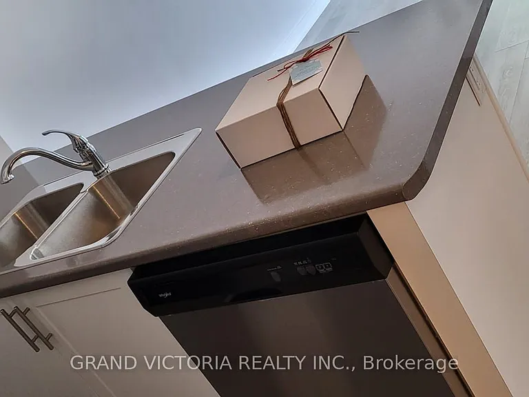 450 Dundas St E #424 — Photo 3