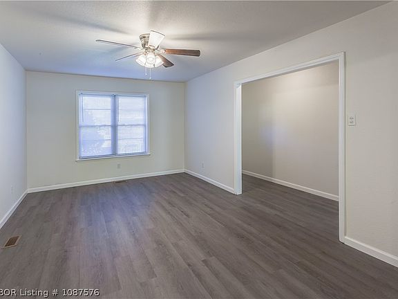 5th image of 4608 Victoria Dr