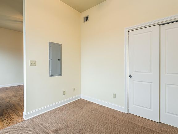 3rd image of 912 N Central St #303