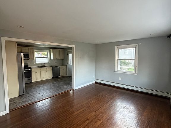 4th image of 15 Edwards St