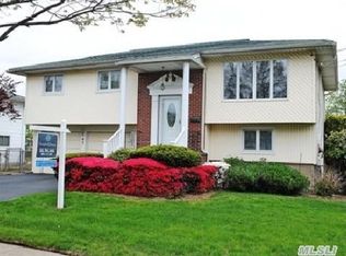 41 Harrison Ave, Massapequa, NY 11758