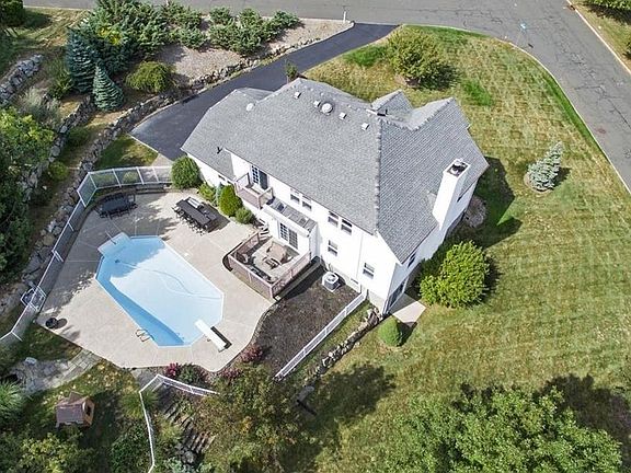 2nd image of 16 Kohut St