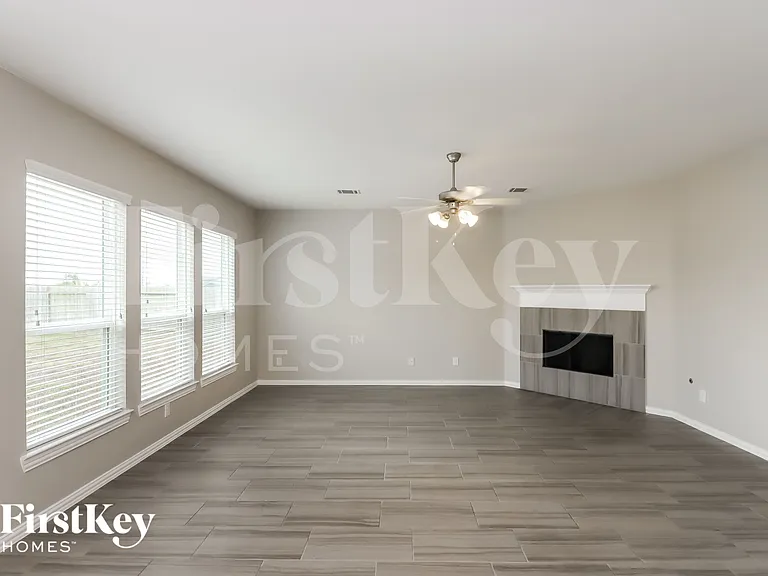 10107 Stone Briar Dr — Photo 3