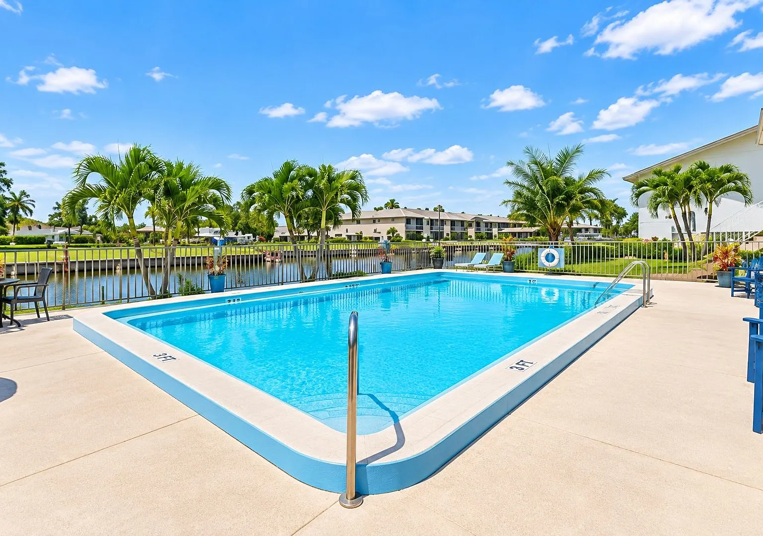 Waterfront 2/2 Condo, Boat Docking & Pool! — Photo 2