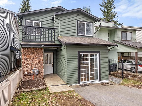 2nd image of 232 Davis Cres