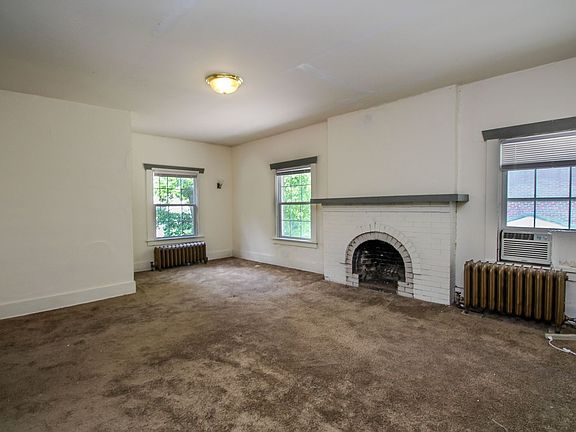 3rd image of 1506 Rosemary Ln