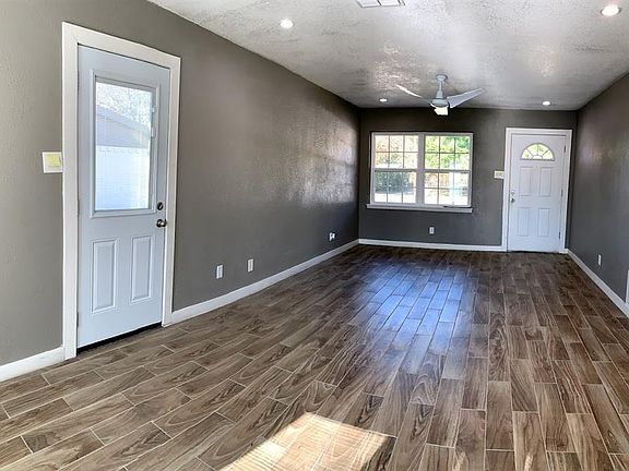 5th image of 1302 Narcissus Ln