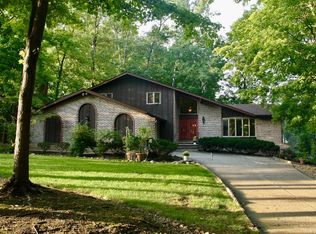9225 Stover Ln, Brecksville, OH