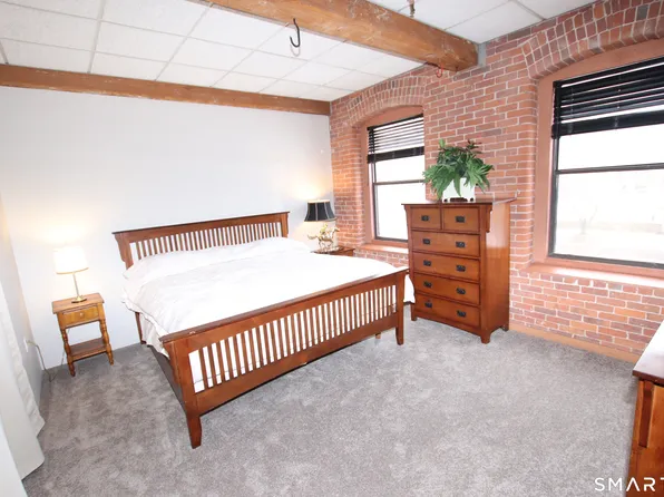 222 Williams Street East APT 224, Glastonbury, CT 06033