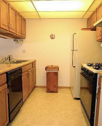 4th image of 877 Catherine Ct