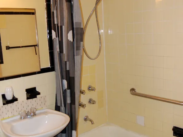 915 East 17th image 1 of 12