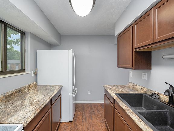 3rd image of 4183 Elmwood Ct APT 8