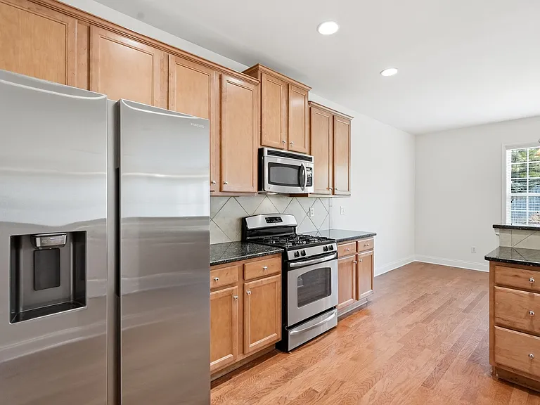 3320 Pebble Ridge Ln — Photo 5