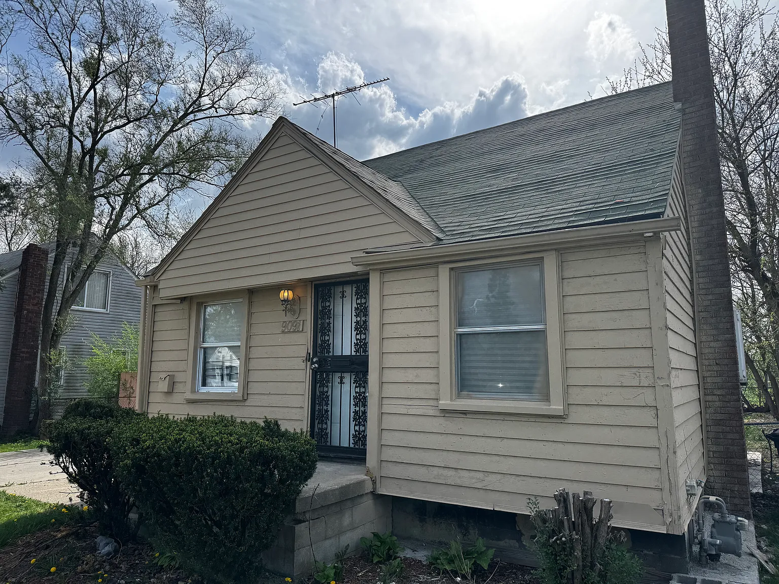 3 bed, 900 sqft, $1,200 — Photo 2