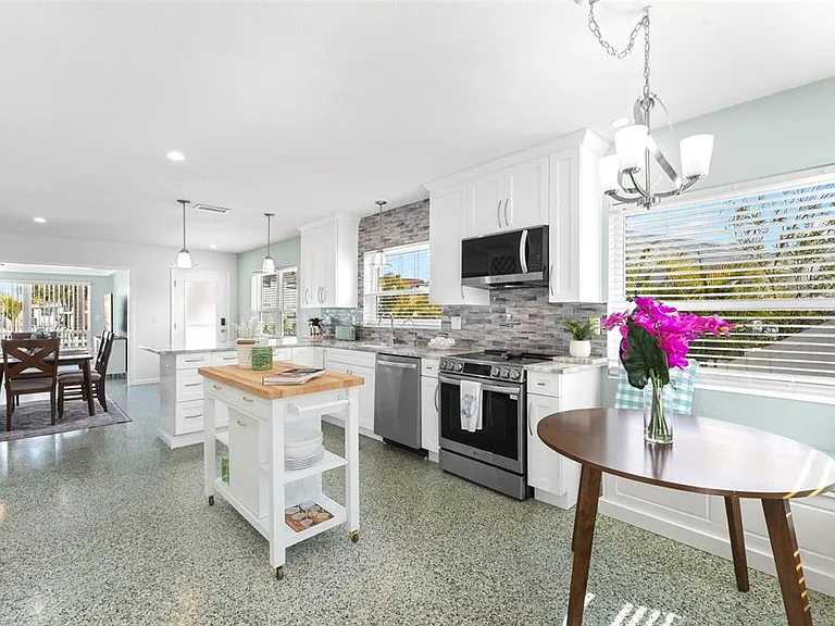 108 11th Ave — Photo 11