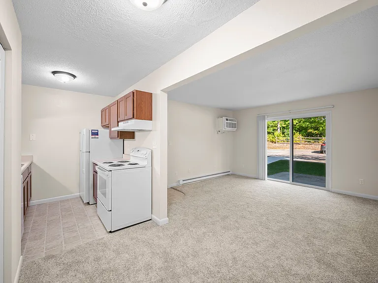 2900 W War Memorial Dr — Photo 2