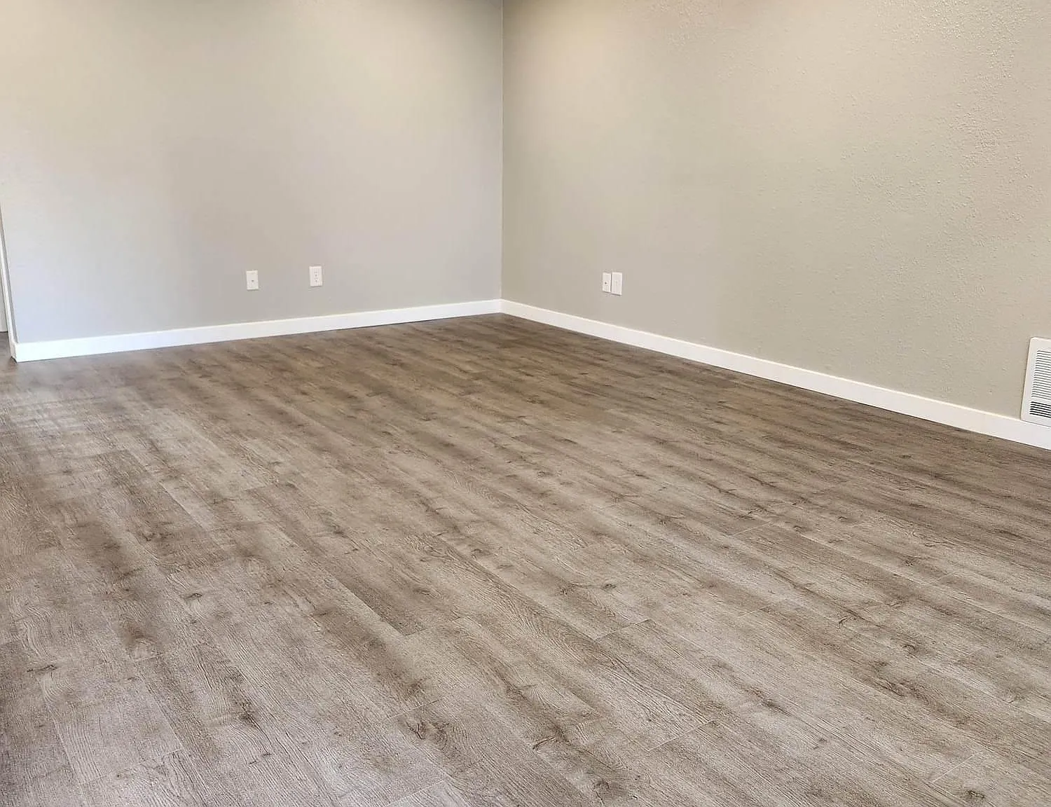 2 bed, 920 sqft, $1,900 — Photo 3