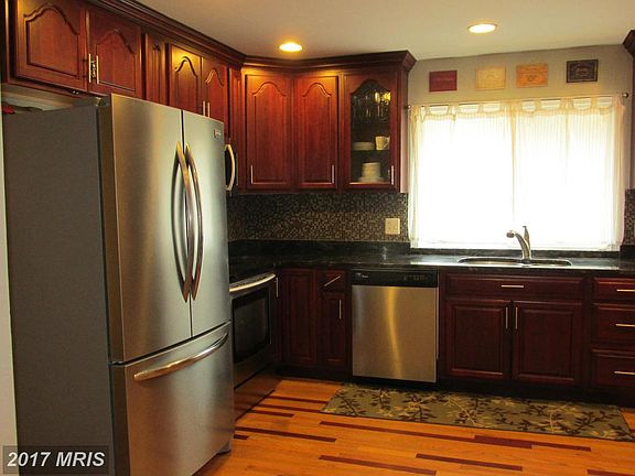 3rd image of 15886 Cliffbrook Ct