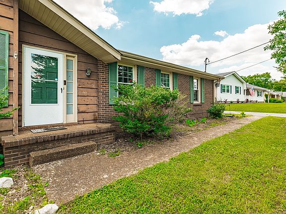 3rd image of 102 Lake Point Dr