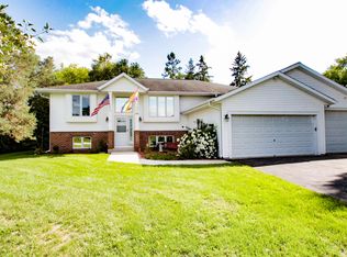 253 W Ottawa Ave, Dousman, WI 53118