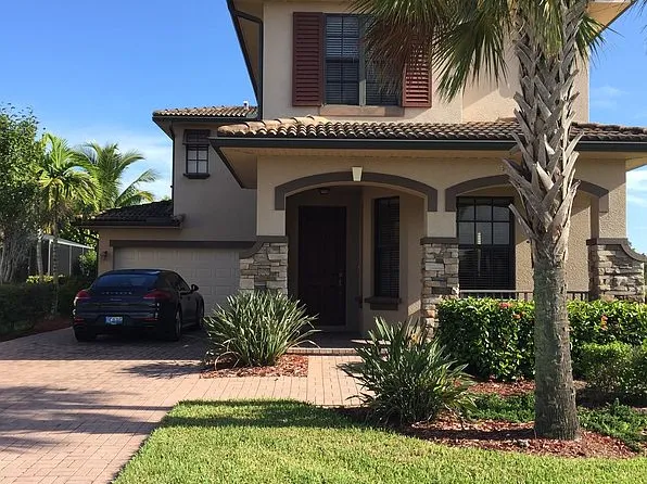 1233 Kendari Ter, Naples, FL 34113