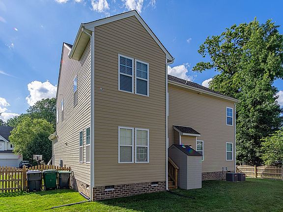 4th image of 9082 Salient Ln