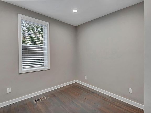 4th image of 597 Chapel St #1R